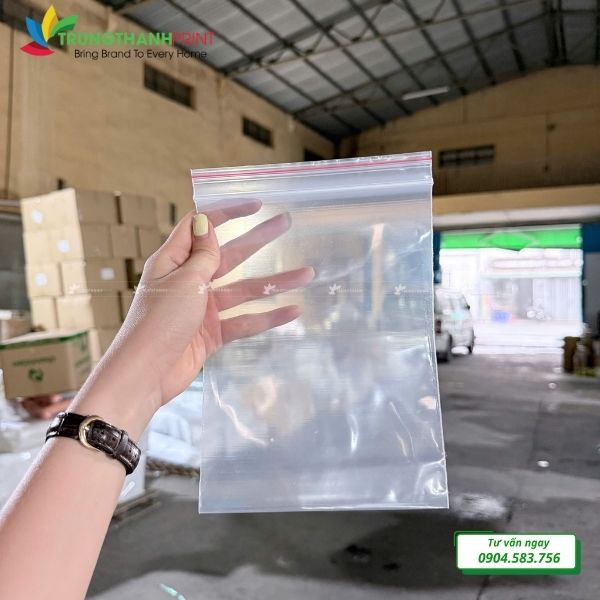 hình dạng túi zipper chỉ đỏ